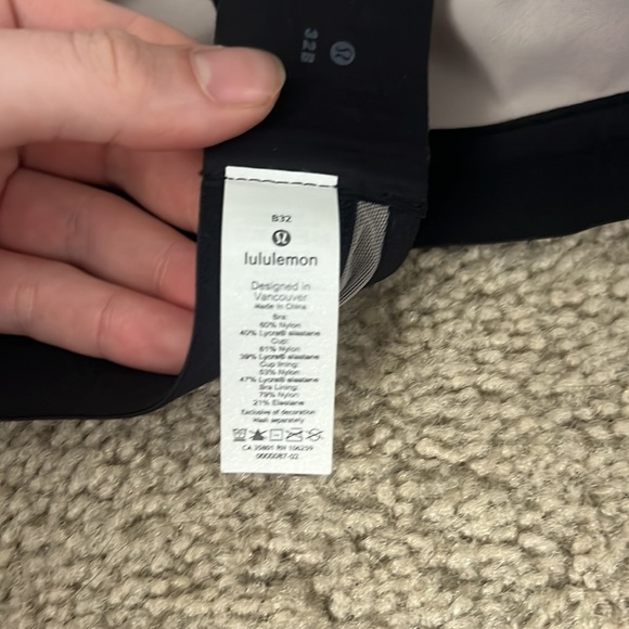 Lululemon discontinued long sleeve shirt with hood, lululemon bra with pattern - Picture 3 of 3